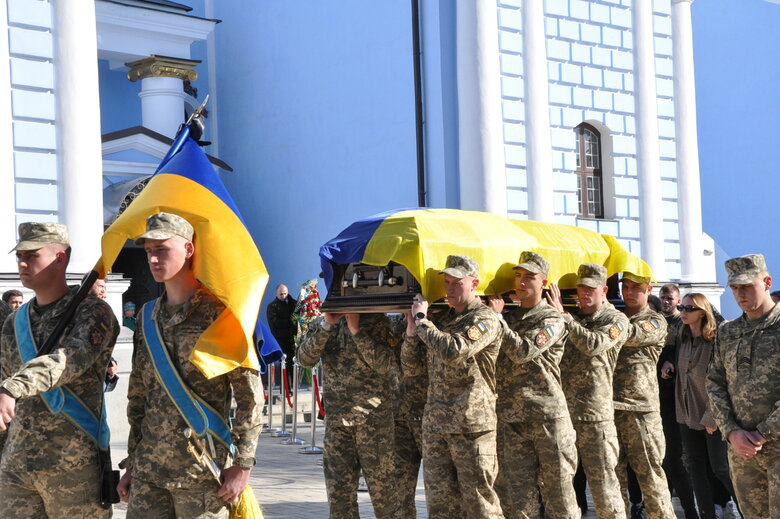 С погибшим в бою с оккупантами воином Максимом Яловцовым (Регбистом) попрощались в Киеве 28
