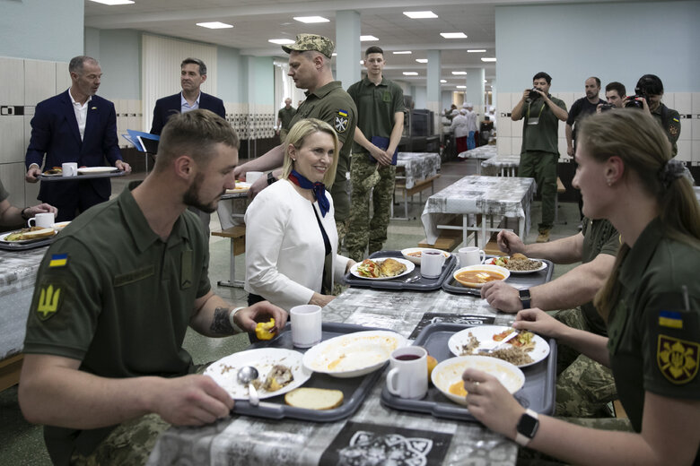 On day of USAs independence, Ambassador Brink met with Ukrainian soldiers 03