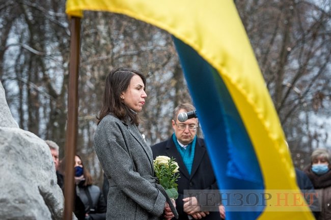Под Киевом на месте убийства Амины Окуевой поставили памятный знак 11