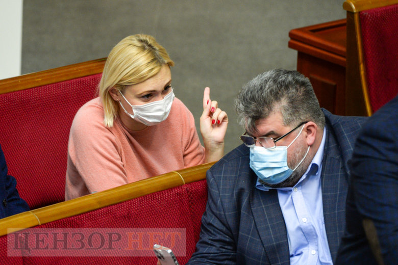 Слуги народа смеются над политическими мемами, выход Сохи из СН, разговор Разумкова с Николаенко и игра на телефоне Задорожного, - работа Рады 30 ноября 07