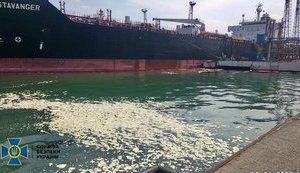 Члену экипажа иностранного судна сообщено о подозрении из-за сброса в Черное море 8,5 тонн пальмового масла, - СБУ. ФОТОрепортаж