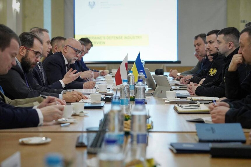 Україна та Польща розширять співпрацю у виробництві зброї та боєприпасів