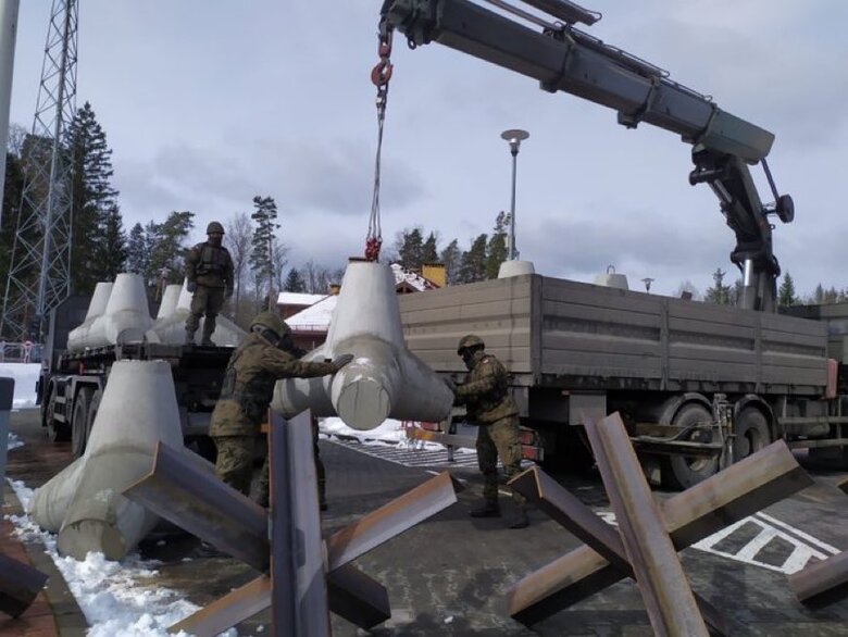 Польша устанавливает противотанковые заграждения на границе с Беларусью 01
