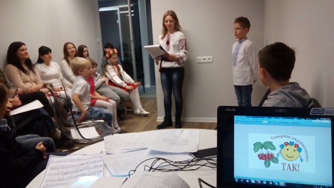 Преподаватель из Тернополя открыл в Польше украинскую школу 02