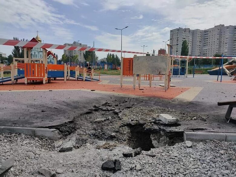 Последствия сегодняшнего вражеского обстрела Салтовского района Харькова 03
