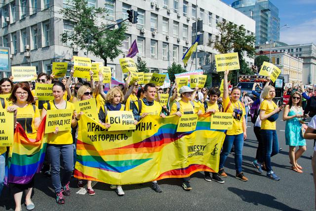 У 2014 році Amnesty International була чи не першою організацією, яка опублікувала зроблене з супутника фото російської військової техніки на Донбасі, - Оксана Покальчук 02 У 2014 році Amnesty International була чи не першою організацією, яка опублікувала зроблене з супутника фото російської військової техніки на Донбасі, - Оксана Покальчук 02
