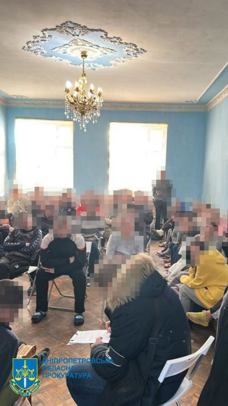 Четверо чоловіків з Дніпра утримували в трудовому рабстві 50 людей 06