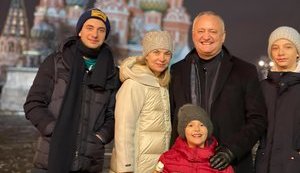Додон відразу після інавгурації Санду поїхав до Москви