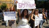 "Гарантуй мене брутально" - в День Конституции под администрацией Януковича состоялась акция протеста. ФОТОрепортаж