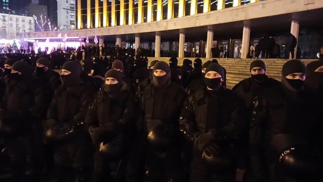 Зе, відповідай за базар!, - ФОПи протестують біля Палацу Україна перед концертом 95 кварталу 03