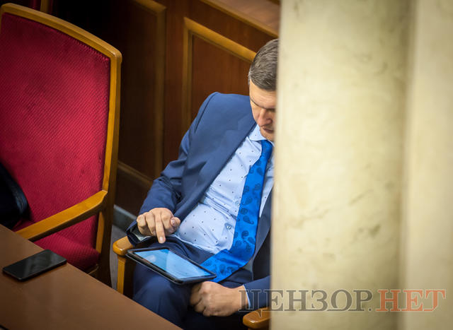 Практиканти-урологи із Самопомочі, радикал Попов планує перебрати пляшки і футболки і проблеми з організаторами в Мірошниченка, - робота ВР 8 листопада 13