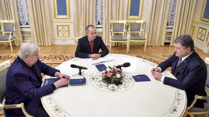 Weaponry used to kill Maidan activists found, SBU and PGO heads report to president. PHOTO