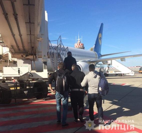 Киллер преступной группировки, подозреваемый в убийстве мужчины, задержан в Яремче, - МВД 01 Киллер преступной группировки, подозреваемый в убийстве мужчины, задержан в Яремче, - МВД 01