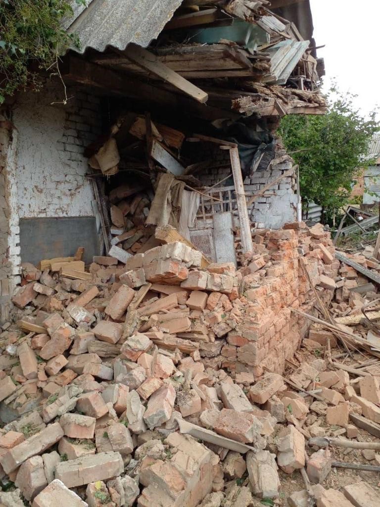 Разрушеные дома и сгоревшие машины. Рашисты обстреливают города и села Ореховского района, - Запорожская ОВА 03