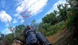 Бійці бригади "Хижак" за годину збили 8 російських FPV-дронів на оптоволокні зі стрілецької зброї. ВIДЕО