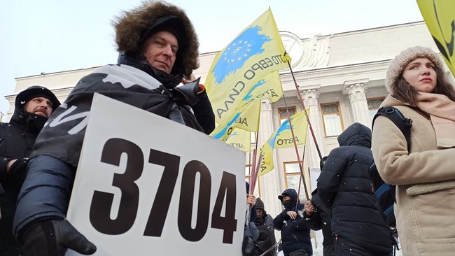 Доступный автомобиль каждому украинцу: владельцы евроблях пикетируют Раду 06