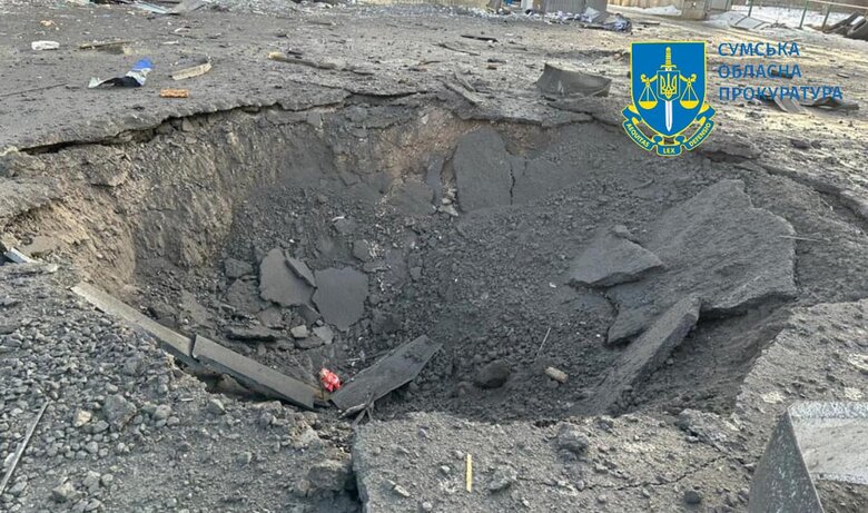 Наслідки ракетного удару по Конотопу: пошкоджено житлові будинки, приміщення СТО, 3 особи дістали поранення 01