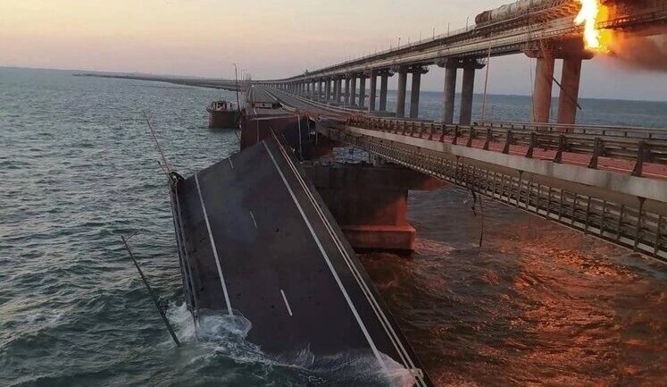 Автори, виконавці та замовники підриву Кримського мосту - спецслужби України, - Путін. ВIДЕО