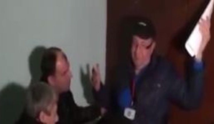 Drunk Opposition bloc MP Kolesnikov disrupts meeting of Kryvyi Rih territorial election commission. VIDEO