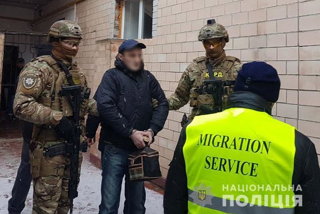 Хмельницкие правоохранители выдворили из Украины смотрящего за зоной грузина по прозвищу Тимур 01