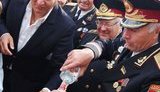 Добкин спел, сплясал, а потом выпил 100 грамм для храбрости. ФОТОрепортаж