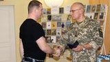 Начальник Генштабу ЗСУ Хомчак зустрівся зі звільненими з російського полону військовими моряками. ФОТО