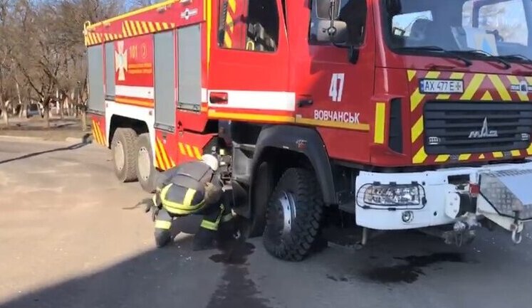 Russians drop ammunition on rescue vehicle in Kharkiv region, fire tanker damaged. VIDEO&PHOTOS