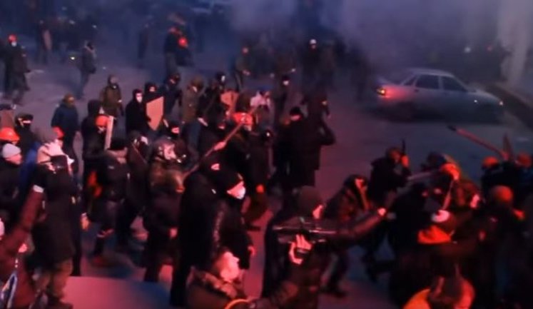 Historical clashes between Berkut and protesters in Hrushevskoho Street. VIDEO