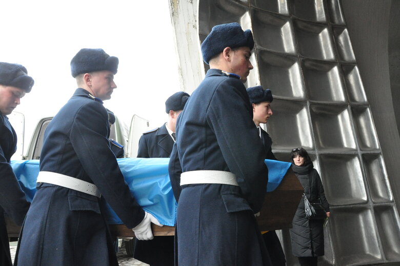 В Киеве простились с комбатом Азова Олегом Мудраком 03