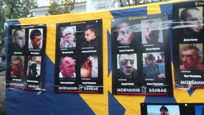 На Банковій зачитали список постраждалих активістів, заслухали відеозвернення Гандзюк і вручили свої вимоги чиновнику АП 02