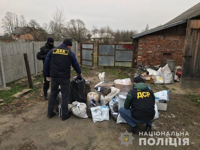 Спецоперація з ліквідації великого наркокартелю відбувається в 6 областях. Вилучено наркотиків на 25 млн грн, - Нацполіція 01