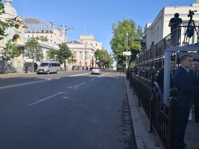 Гуляй-ТЕ. Як Зеленський заступив на посаду і розпустив Раду 02
