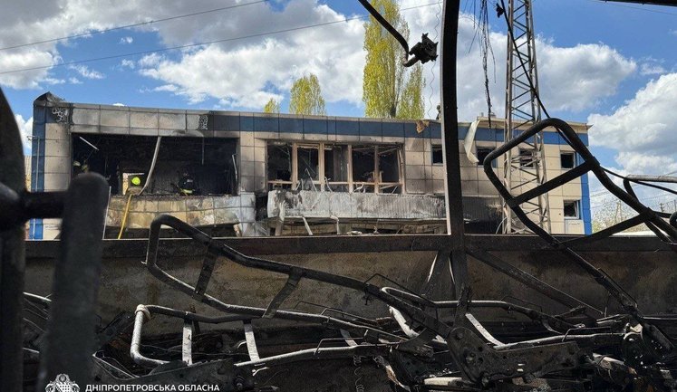 РФ повторно атаковала Днепр. Возник пожар, ранен мужчина