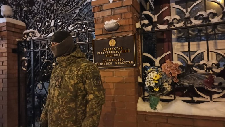 Возле посольства Казахстана в Киеве прошла акция против репрессий в отношении митингующих и интервенции ОДКБ 01