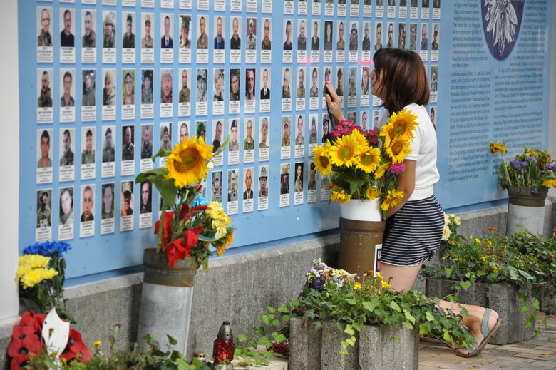 Пам’ять полеглих захисників України вшанували у Києві 05