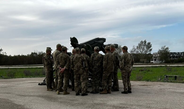 Група українських військових розпочала в Іспанії навчання на ЗРК Hawk 02