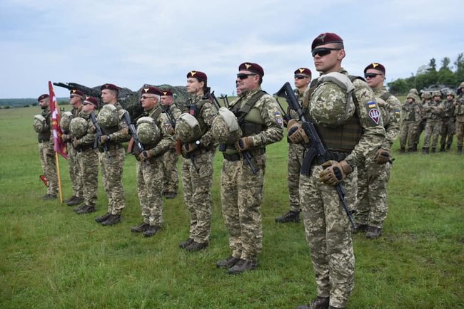 Ukrainian paratroopers join drills in Romania 07