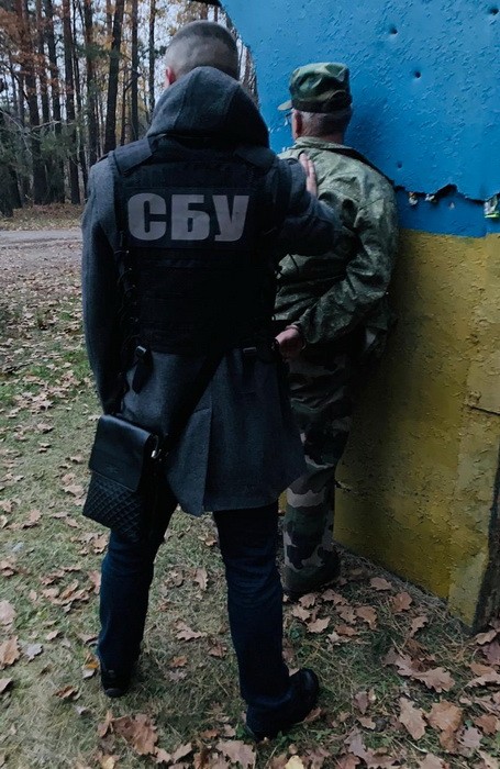СБУ на Черкасщине разоблачила лесничего-взяточника, закрывавшего глаза на незаконную вырубку ценных пород деревьев 04