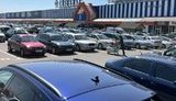 "Забита парковка, натовпи людей, працюють усі каси. Хтось здивований?" - попри локдаун, "Епіцентр" продовжує працювати. ФОТОрепортаж