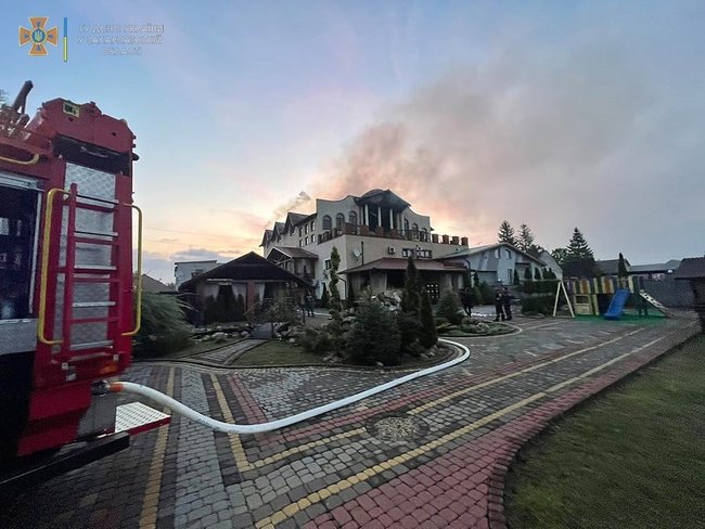 Сталася пожежа в готельно-ресторанному комплексі на Закарпатті, - ДСНС 01
