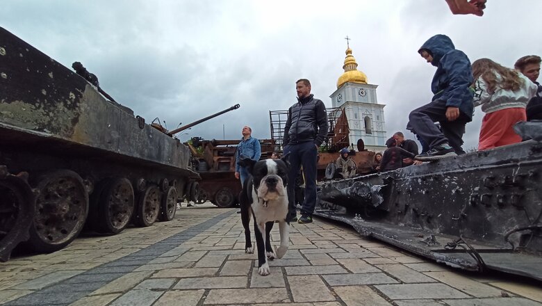 Танк, БМД та Тигр: В центрі Києва відкрилась виставка демілітаризованої техніки російських окупантів 53