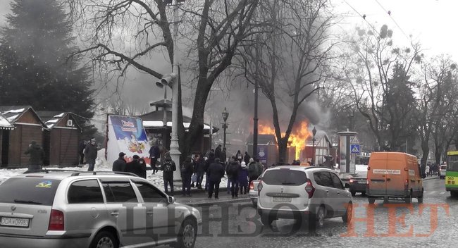 На ярмарку в центрі Львова сталася пожежа, вибухнули балони з газом, є постраждалі 04 На ярмарку в центрі Львова сталася пожежа, вибухнули балони з газом, є постраждалі 04