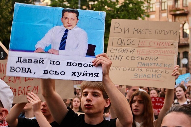 В Киеве люди в шестой раз вышли на протест в поддержку Федорова