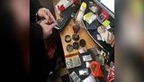 Киевские полицейские задержали 16-летнюю девушку за сбыт наркотиков через закладки. ВИДЕО