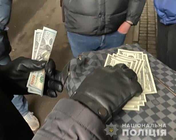 Начальник управления КП Киевтранспарксервис задержан при получении взятки, - Нацполиция 02