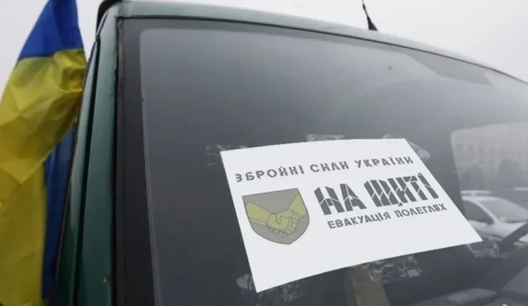 Водитель грузовика не пропустил кортеж с погибшим защитником на Львовщине: его оштрафовали