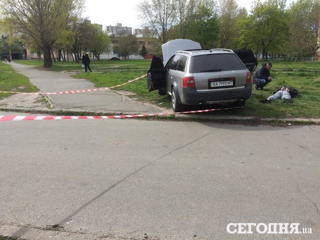 Грабіжників, які вчинили розбійний напад на заправку, затримали в Києві 02 Грабіжників, які вчинили розбійний напад на заправку, затримали в Києві 02