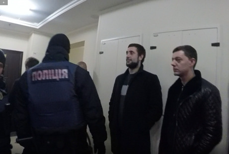 Невідомі зламали двері і погрожували розправою мешканцям квартир, переданих Генпрокуратурою Нацагентству з повернення активів 11