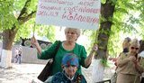 "Спасибо, Родина, за "подарок" к 9 мая, лишившего меня жилья", - ветераны вышли на парад Победы с молчаливым протестом. ФОТО