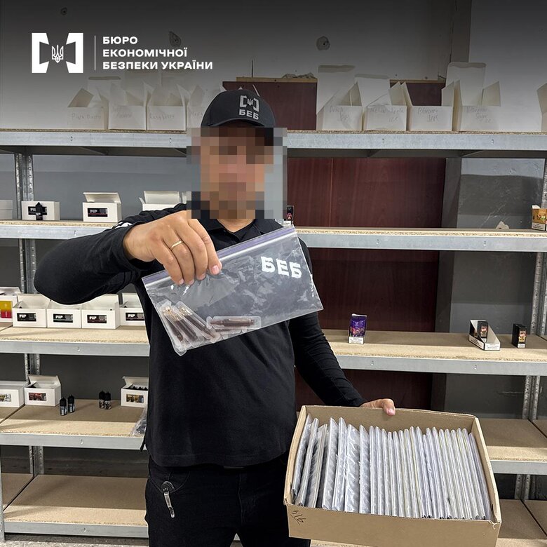 БЕБ ліквідувало підпільне виробництво й мережу продажу вейпів